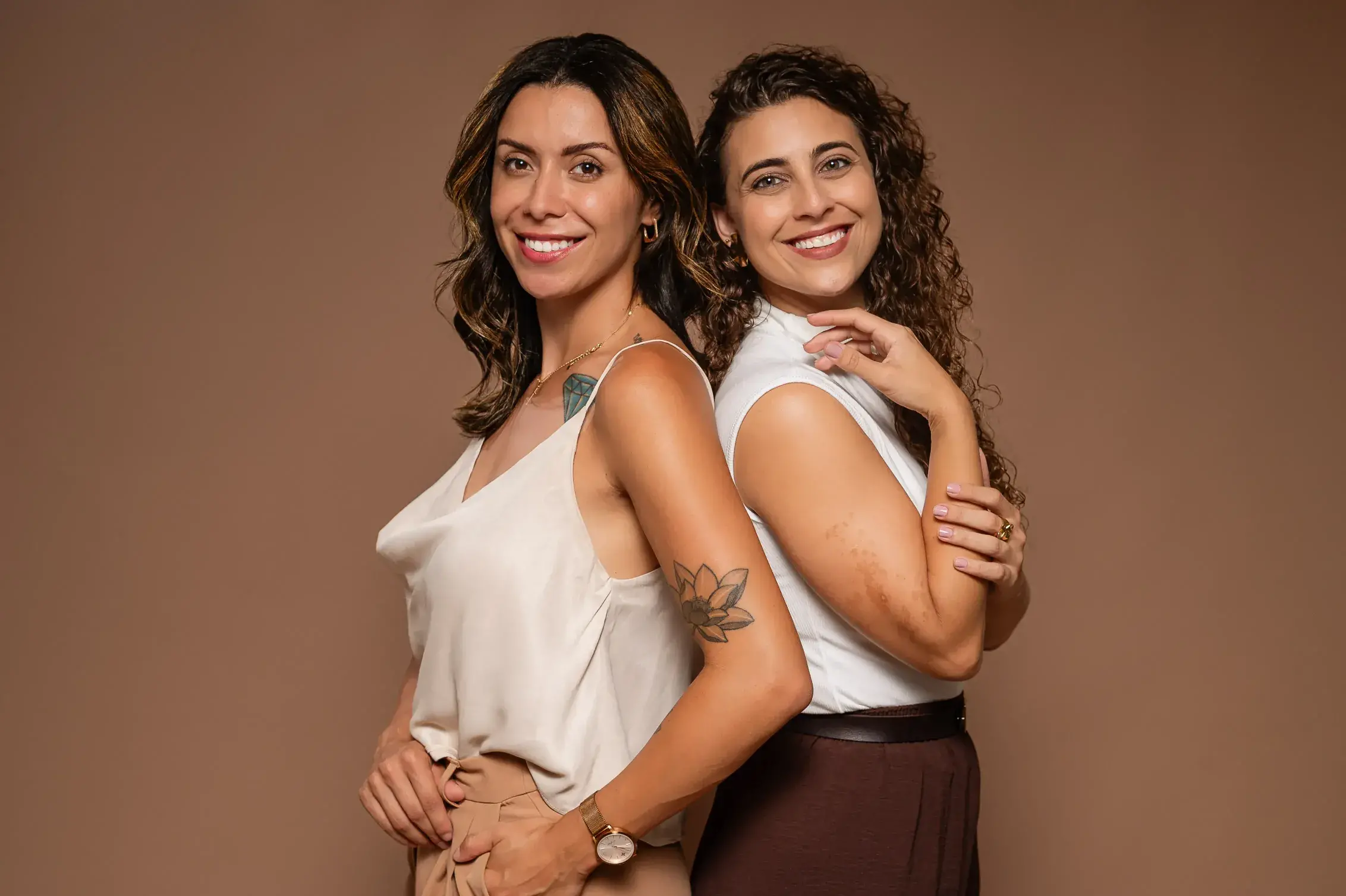 Caroline e Samira, consultoras da CSI Imobiliária