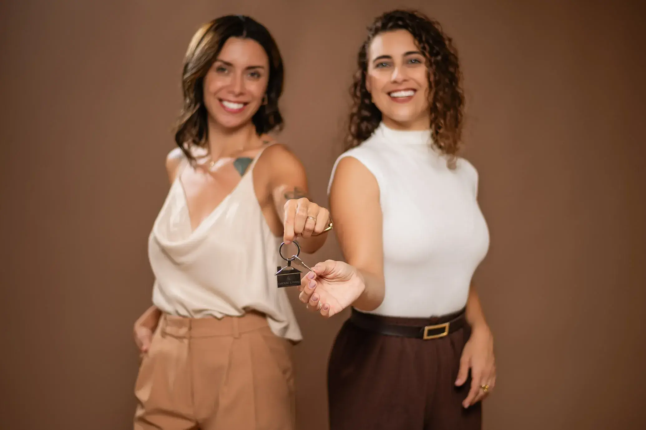 Caroline e Samira, consultoras da CS Imóveis