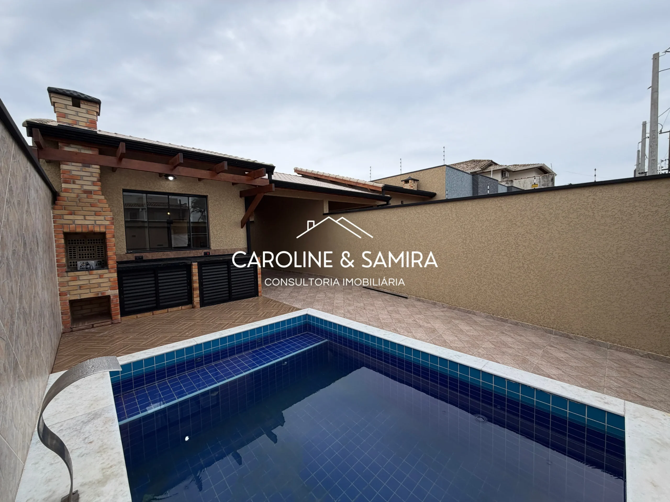 Casa nova com piscina
