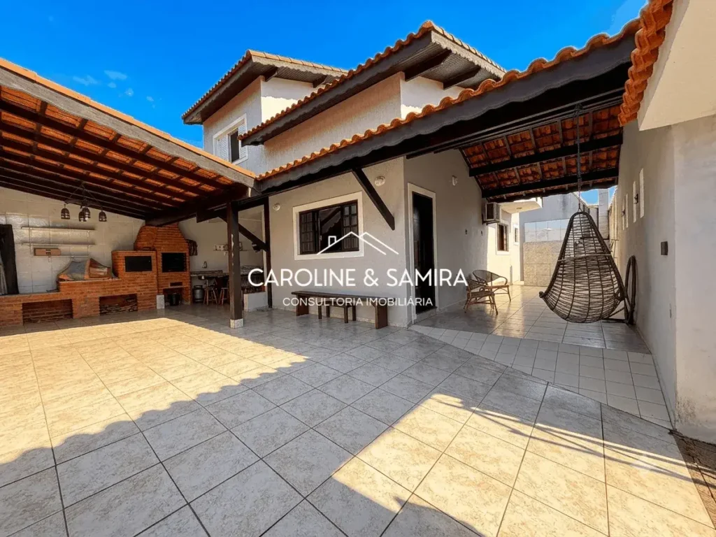 Casa ampla com mezanino a 750 metros do mar - foto 1