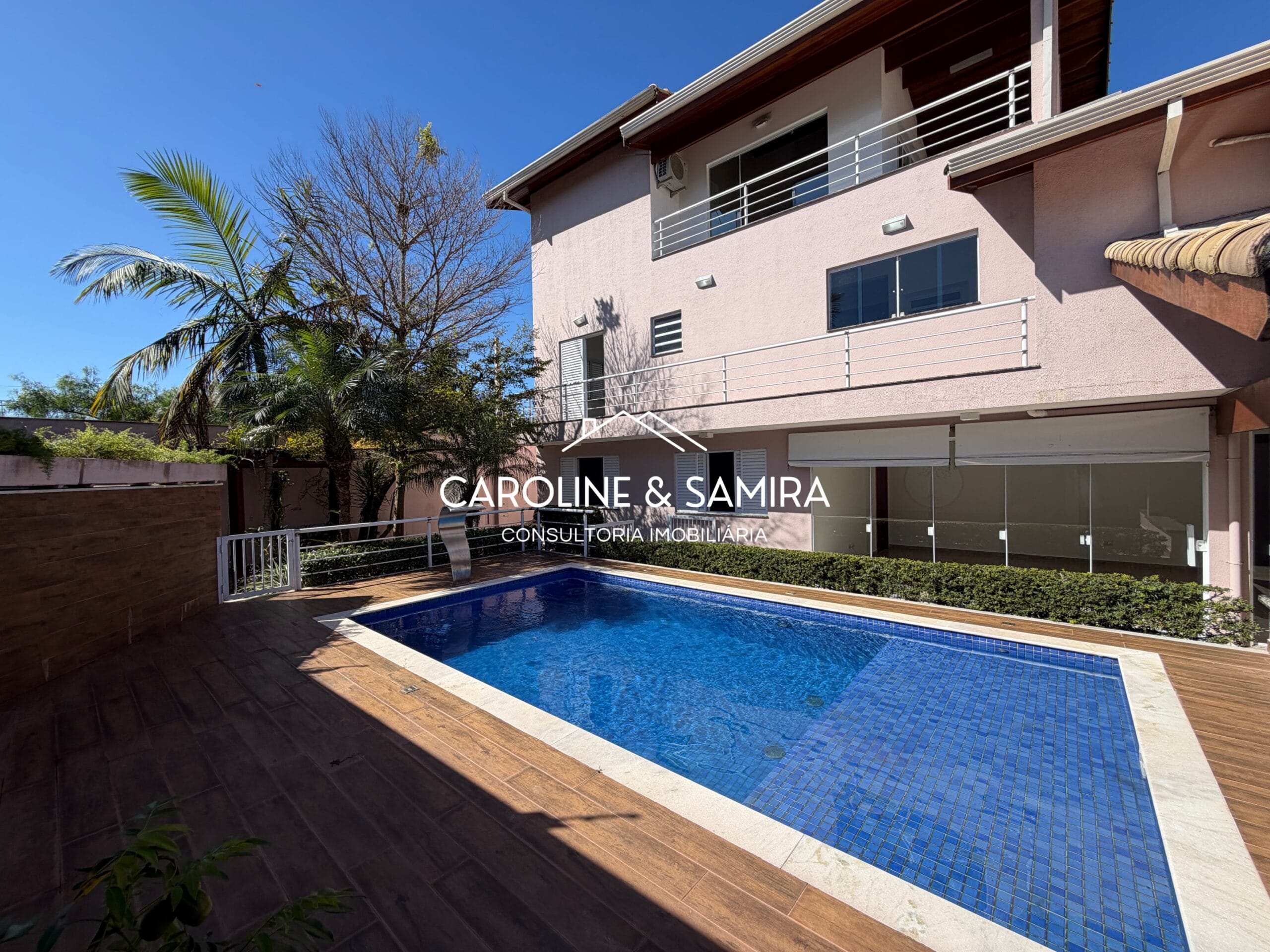 Residência de alto padrão construída em dois terrenos, na melhor região residencial do Centro de Peruíbe