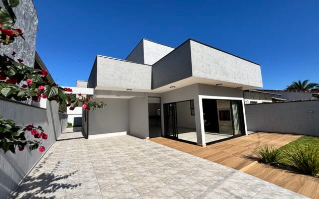 Casa térrea no cond. São Luiz com 360m² de terreno