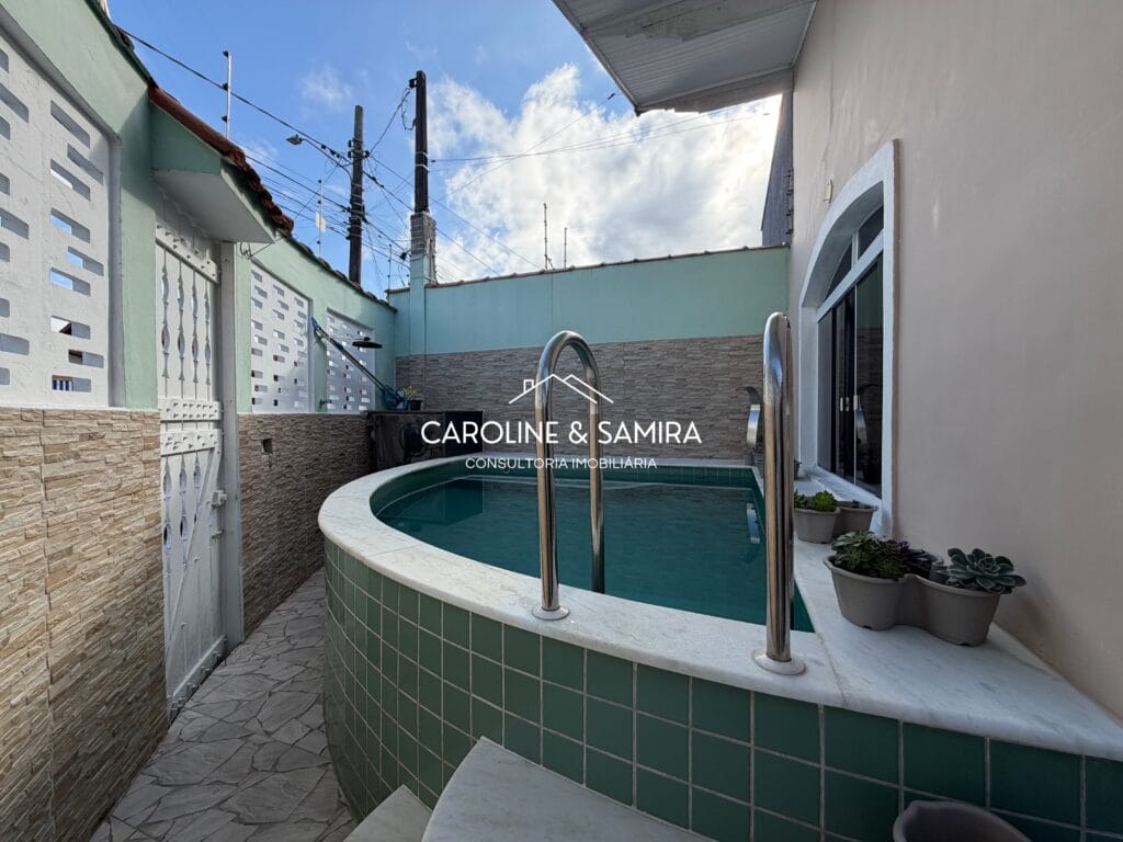 Casa térrea de esquina com piscina a apenas 850 metros da praia – R$ 380.000 - foto 2