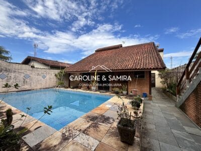 Casa incrível com 360m de terreno a apenas 700m do mar!
