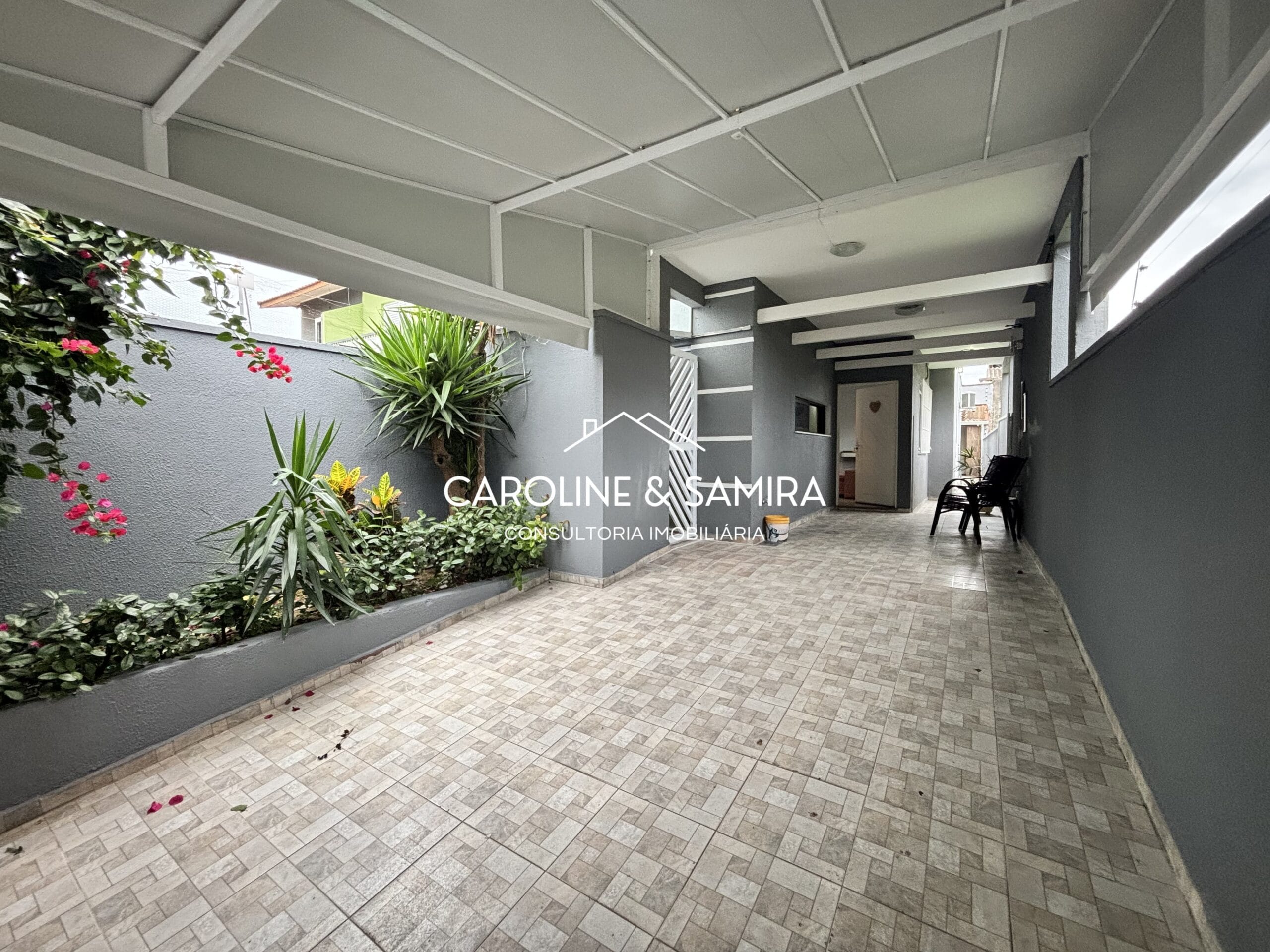 CASA MOBILIADA PRONTA PARA MORAR NO VILA ROMAR!