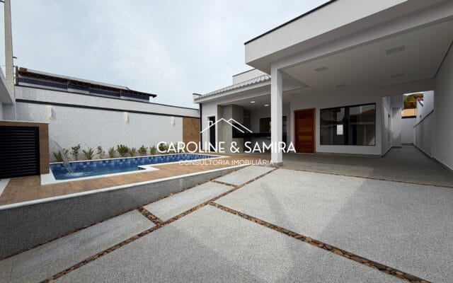 Casa à venda em Peruíbe com piscina – Imóvel novo no bairro São José, a 400 metros da praia