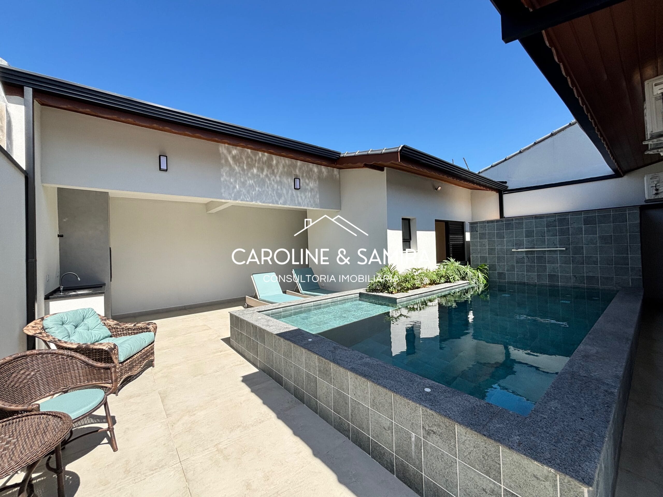 Casa Térrea de Alto Padrão à Venda na Cidade Nova Peruíbe | 800m do Mar