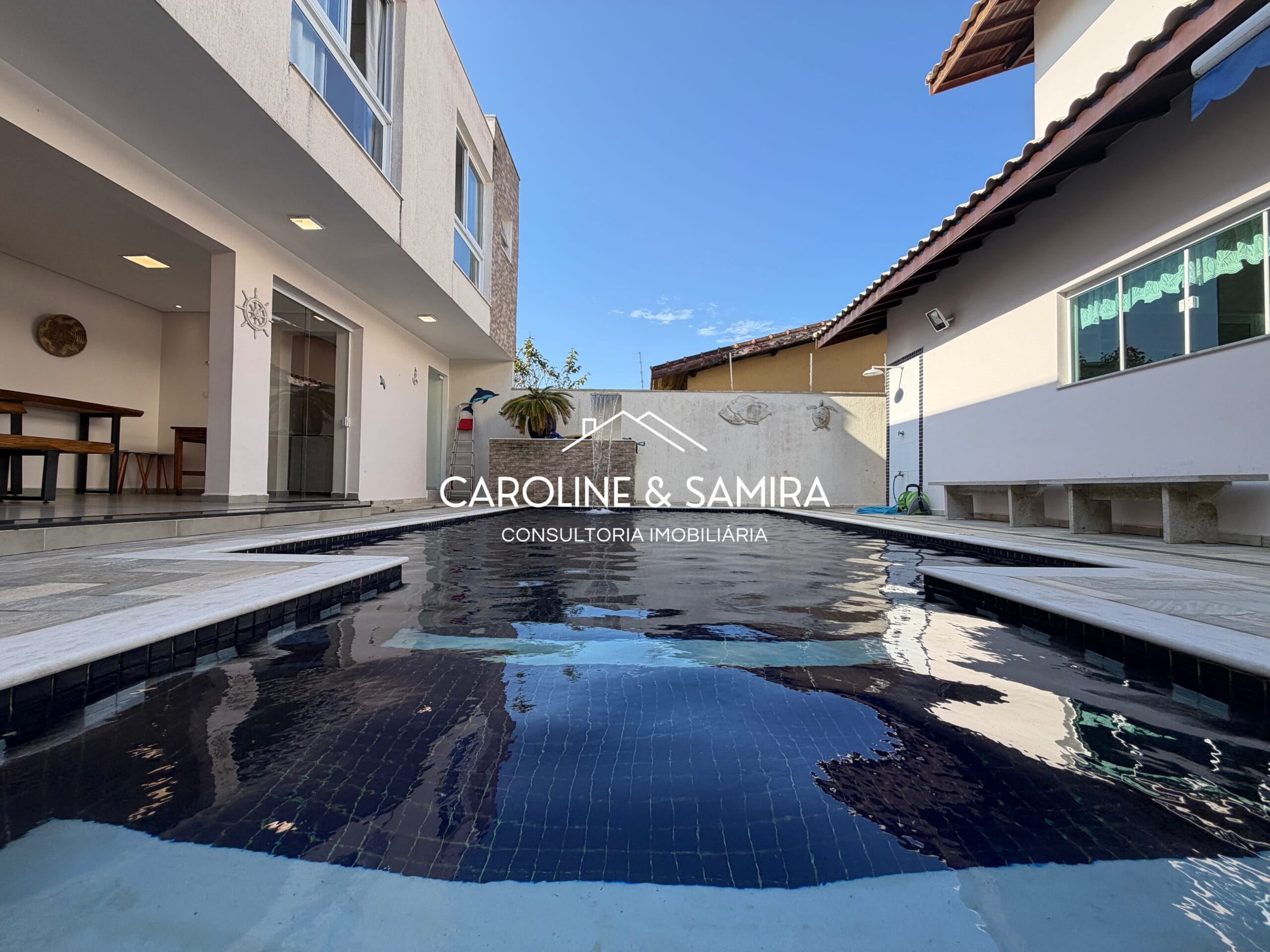 Sobrado pronto pra morar a 700m do mar com 299m²